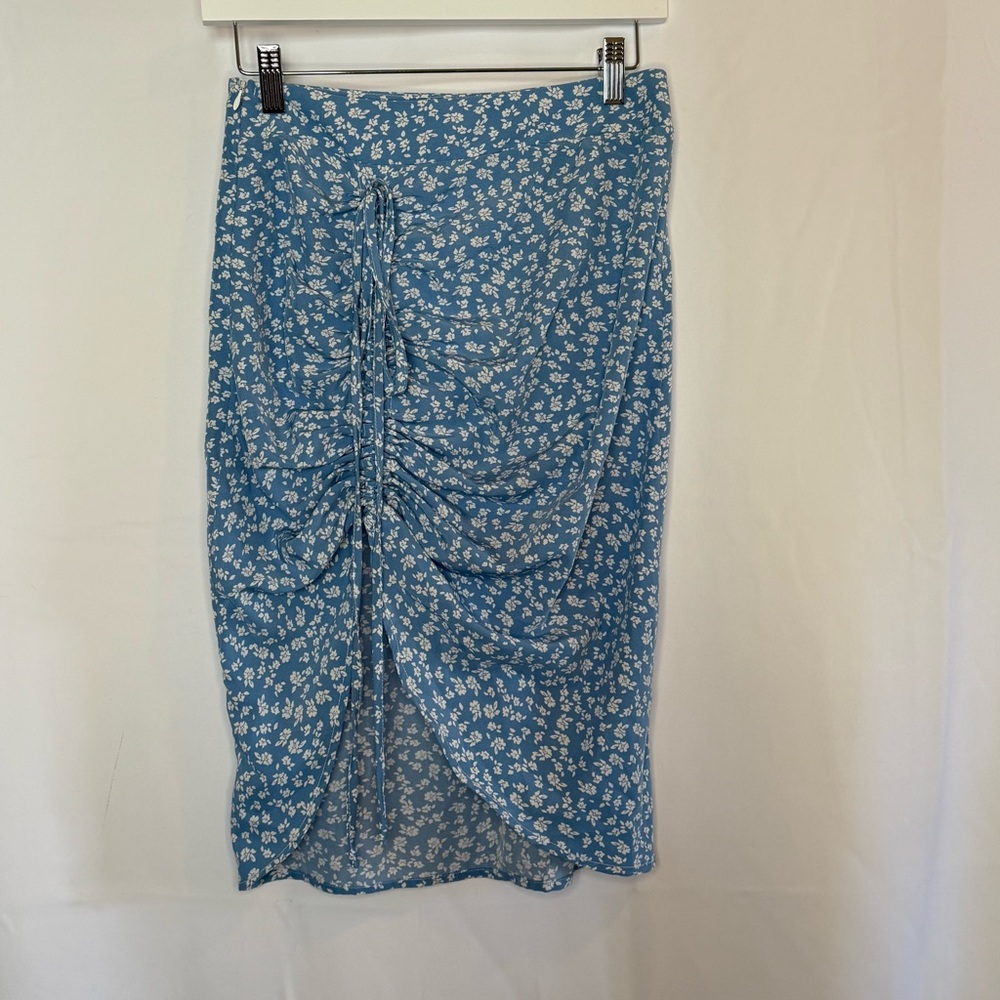 Cider Blue and White Floral Skirt with Adjustable Cinch Size Small - Picture 2 of 7